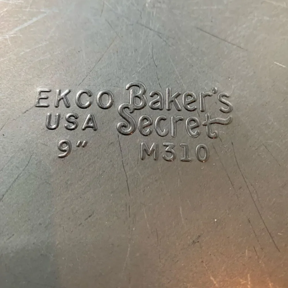 2 EKCO USA Bakers Secret M310 9” Pans